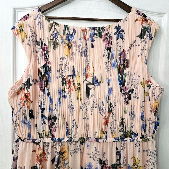 MAC DUGGAL 55829 Pleated Pink Floral Cap Sleeve A-line Gown Dress Size 22 NWOT - Picture 7 of 9